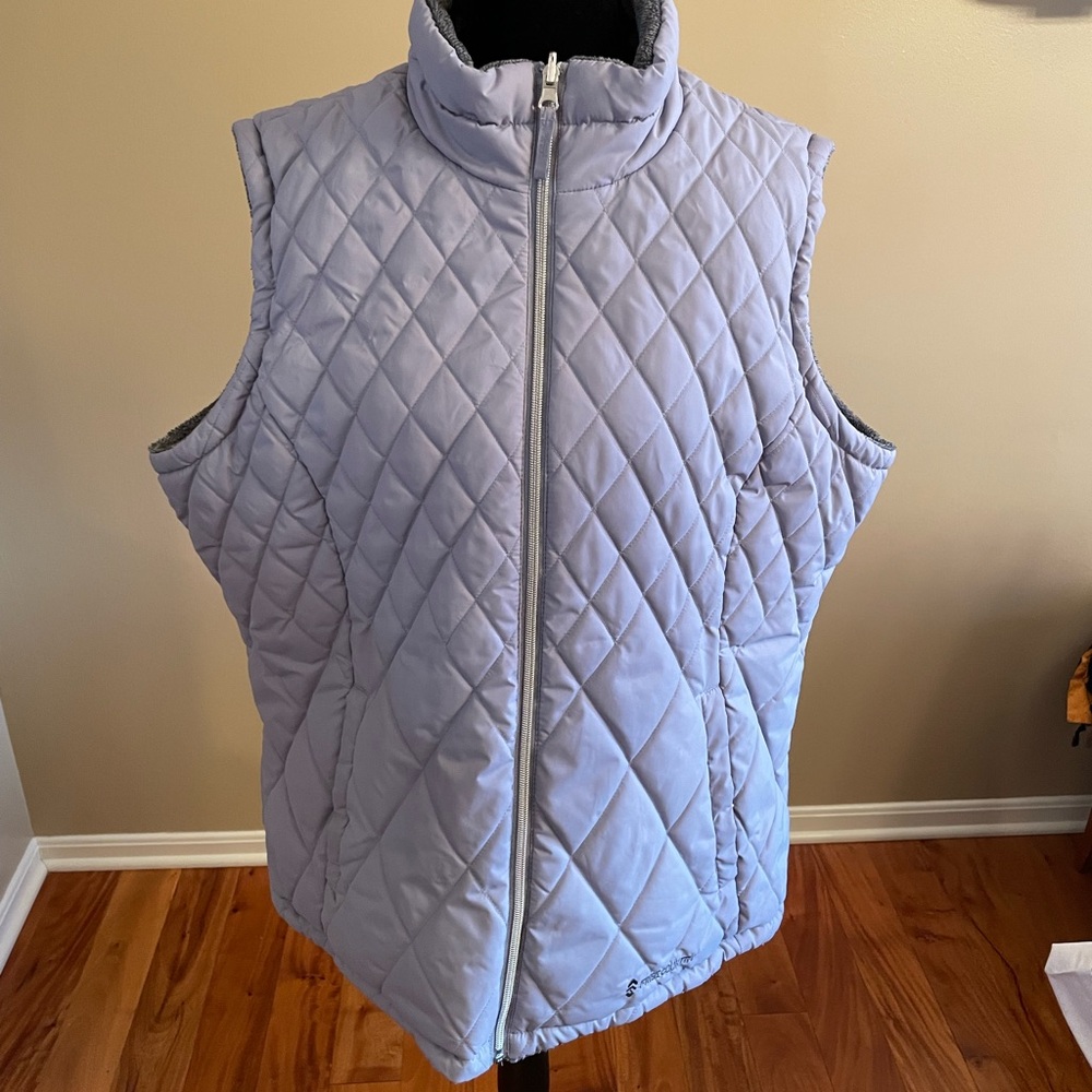 NWOT - Women’s Free Country Gray Quilted Vest - Reversible